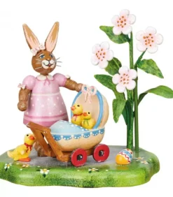Hubrig, figurines pour enfant Lapin De Paques En Bois Avec Poussins Dans Landau