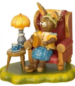 Hubrig, figurines pour enfant Lapin De Paques En Bois Grand-Mere Dans Un Fauteuil